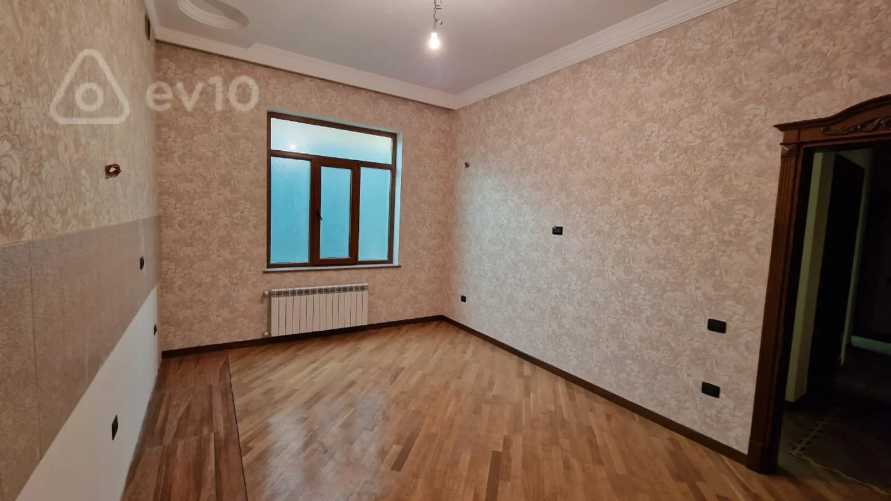 Satılır 10 otaqlı həyət evi 750 m²