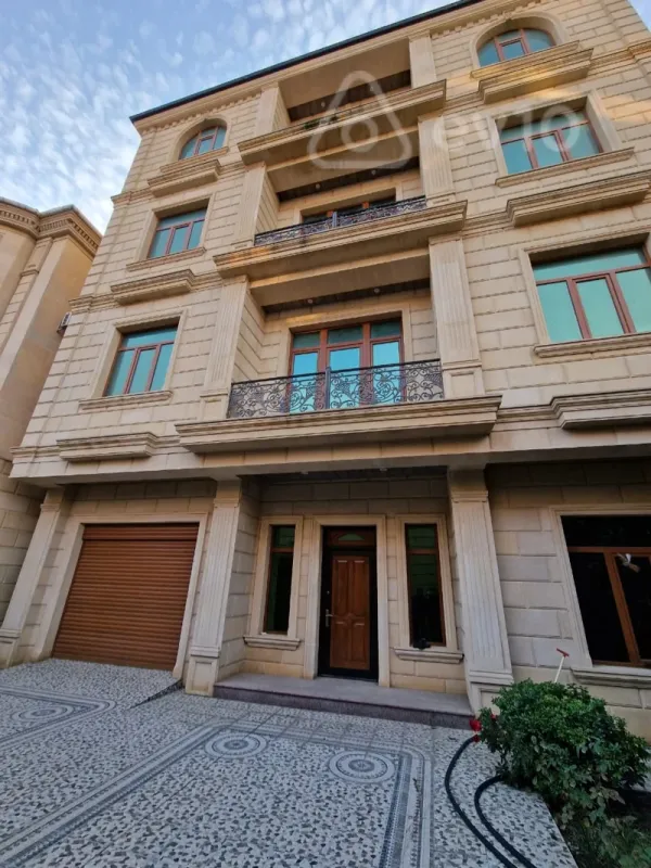 Satılır 10 otaqlı həyət evi 750 m²