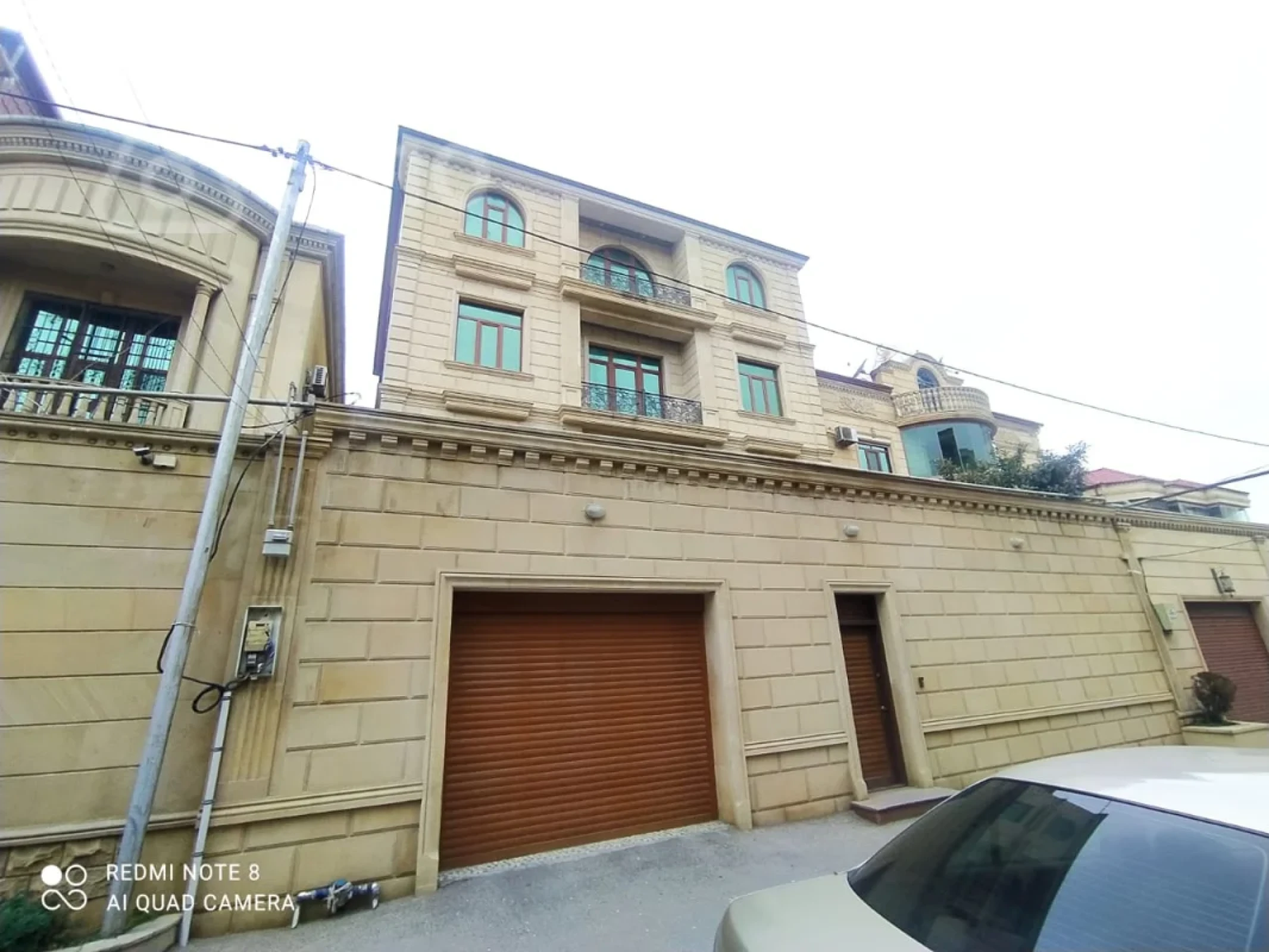 Satılır 10 otaqlı həyət evi 750 m²