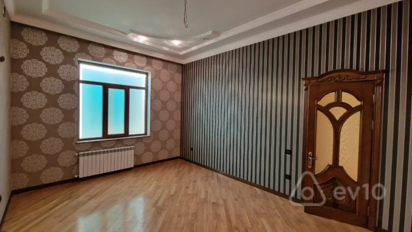 Satılır 10 otaqlı həyət evi 750 m²