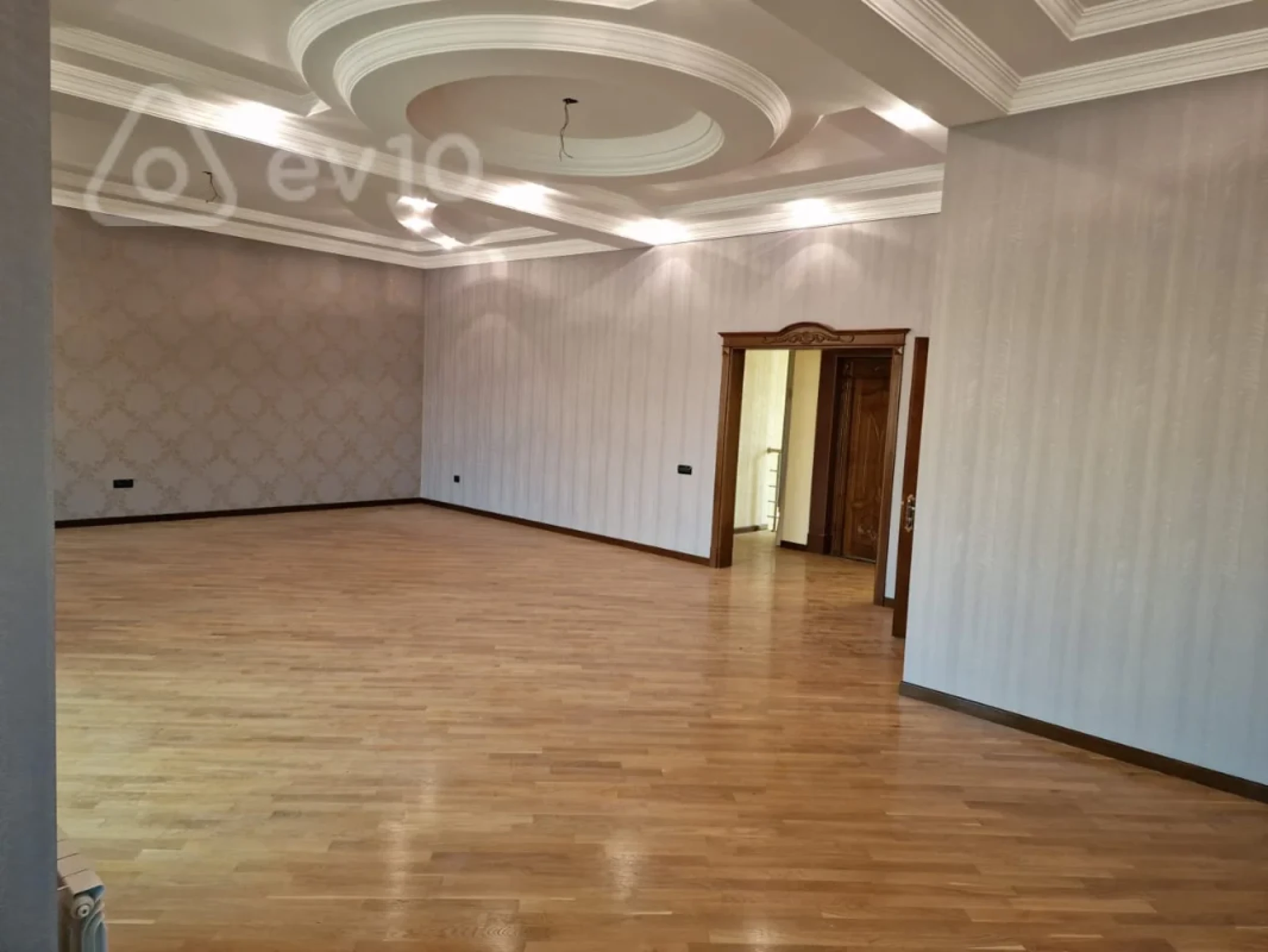 Satılır 10 otaqlı həyət evi 750 m²