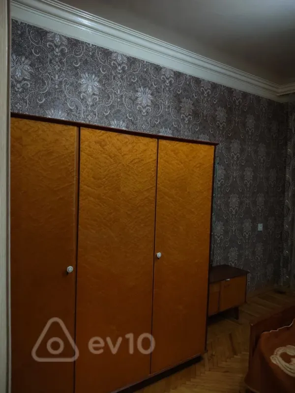 Kirayə verilir 2 otaqlı köhnə tikili 60 m²