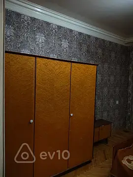 Kirayə verilir 2 otaqlı köhnə tikili 60 m²