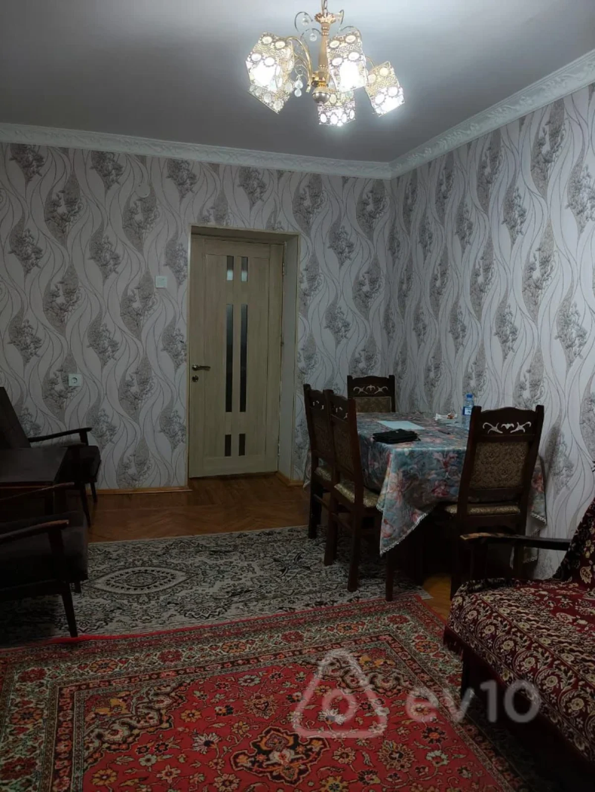 Kirayə verilir 2 otaqlı köhnə tikili 60 m²