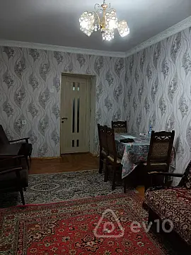 Kirayə verilir 2 otaqlı köhnə tikili 60 m²