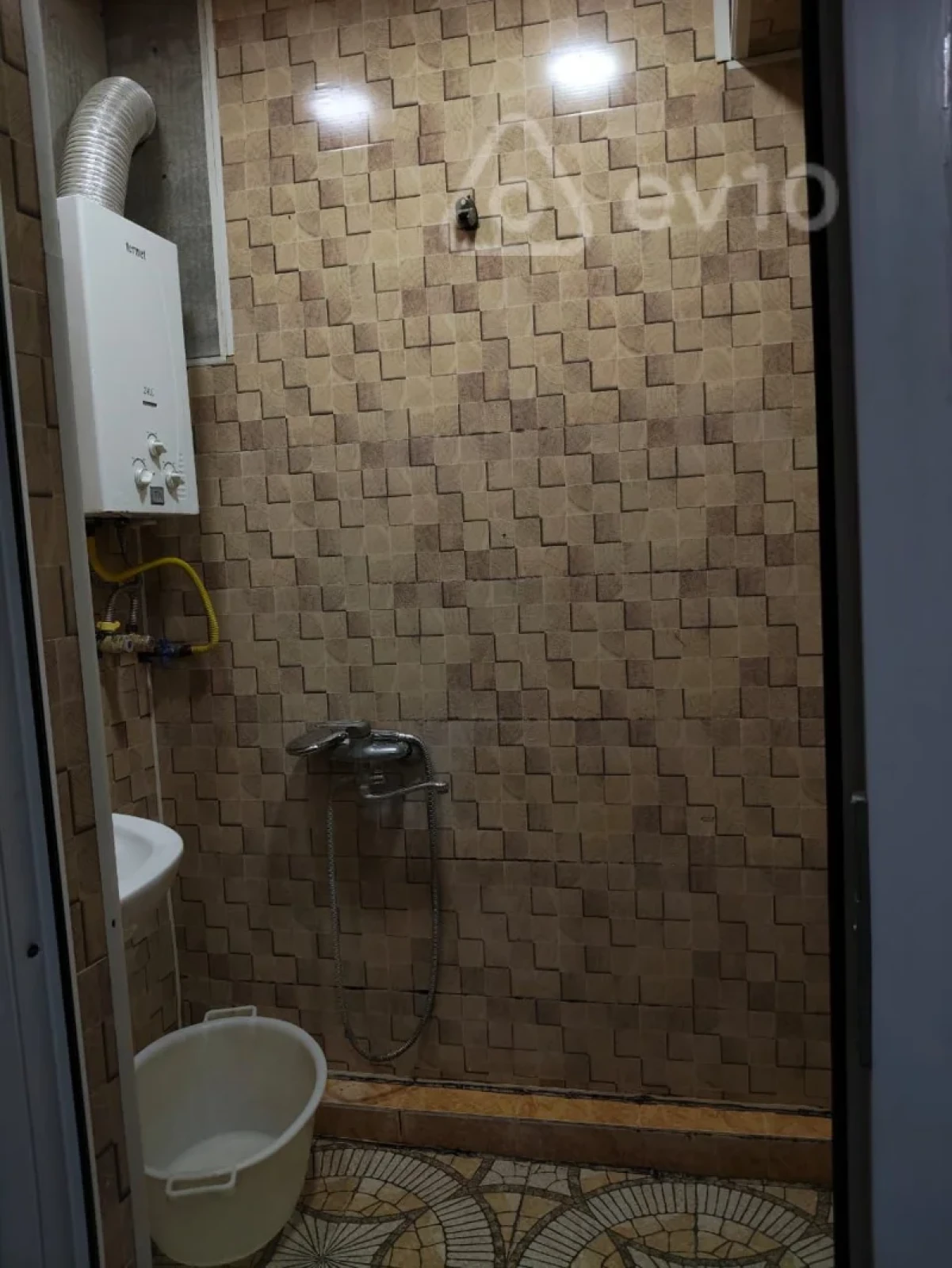 Kirayə verilir 2 otaqlı köhnə tikili 60 m²