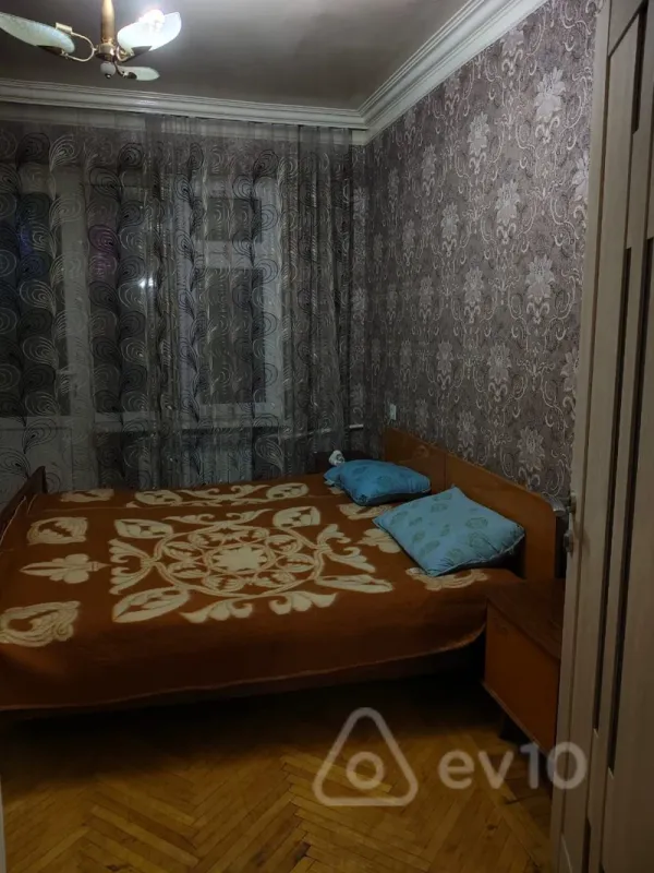 Kirayə verilir 2 otaqlı köhnə tikili 60 m²