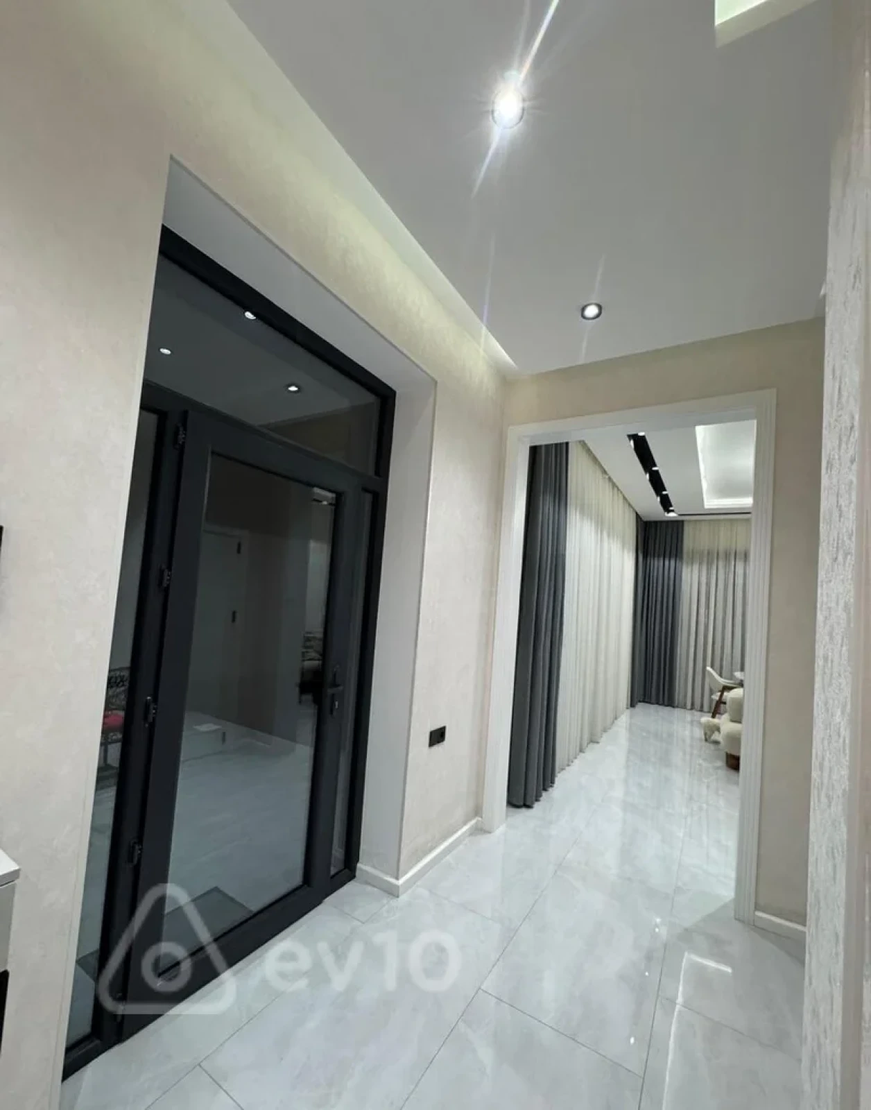 Satılır 4 otaqlı həyət evi 160 m²