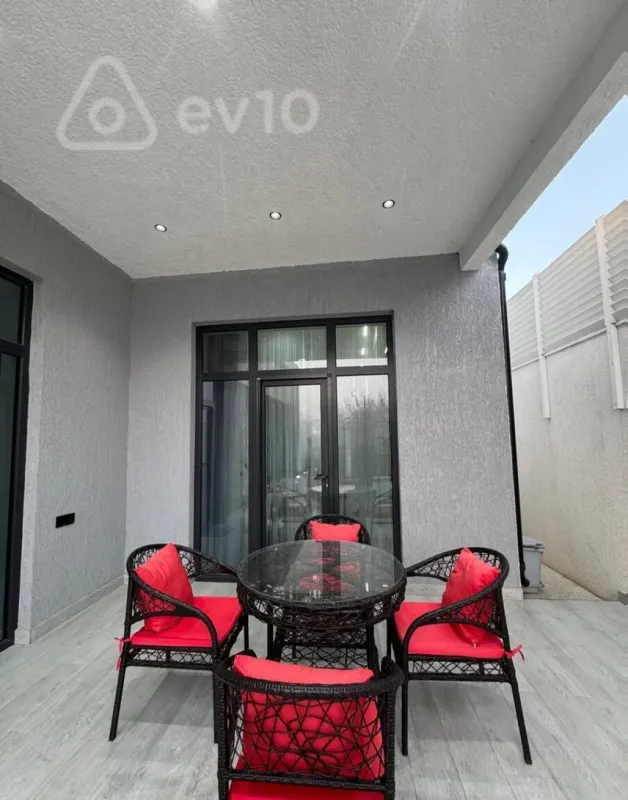 Satılır 4 otaqlı həyət evi 160 m²