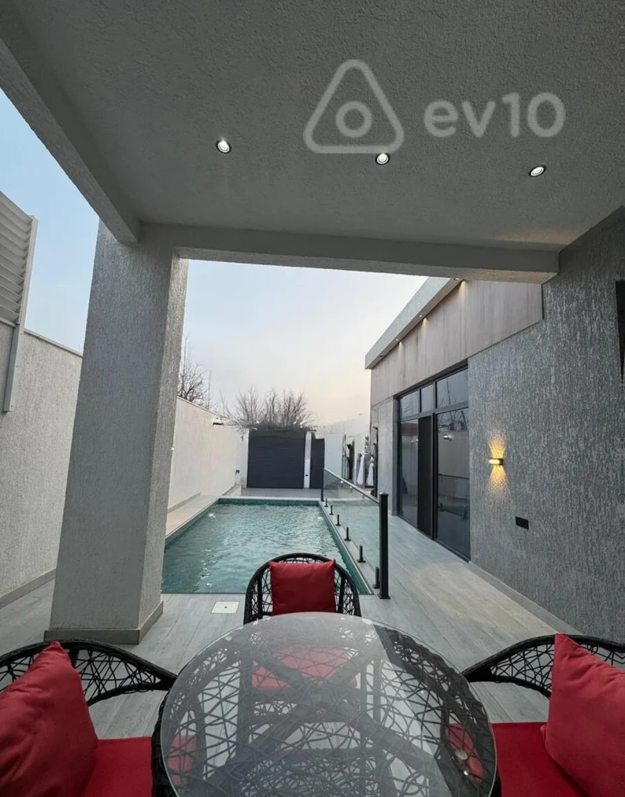 Satılır 4 otaqlı həyət evi 160 m²