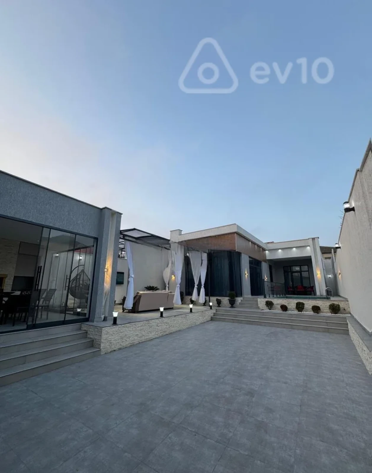 Satılır 4 otaqlı həyət evi 160 m²
