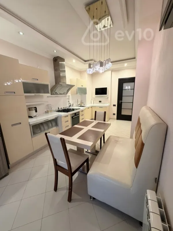 Satılır 4 otaqlı yeni tikili 147 m²
