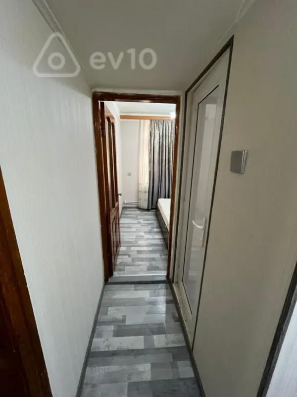 Kirayə verilir 2 otaqlı köhnə tikili 55 m²