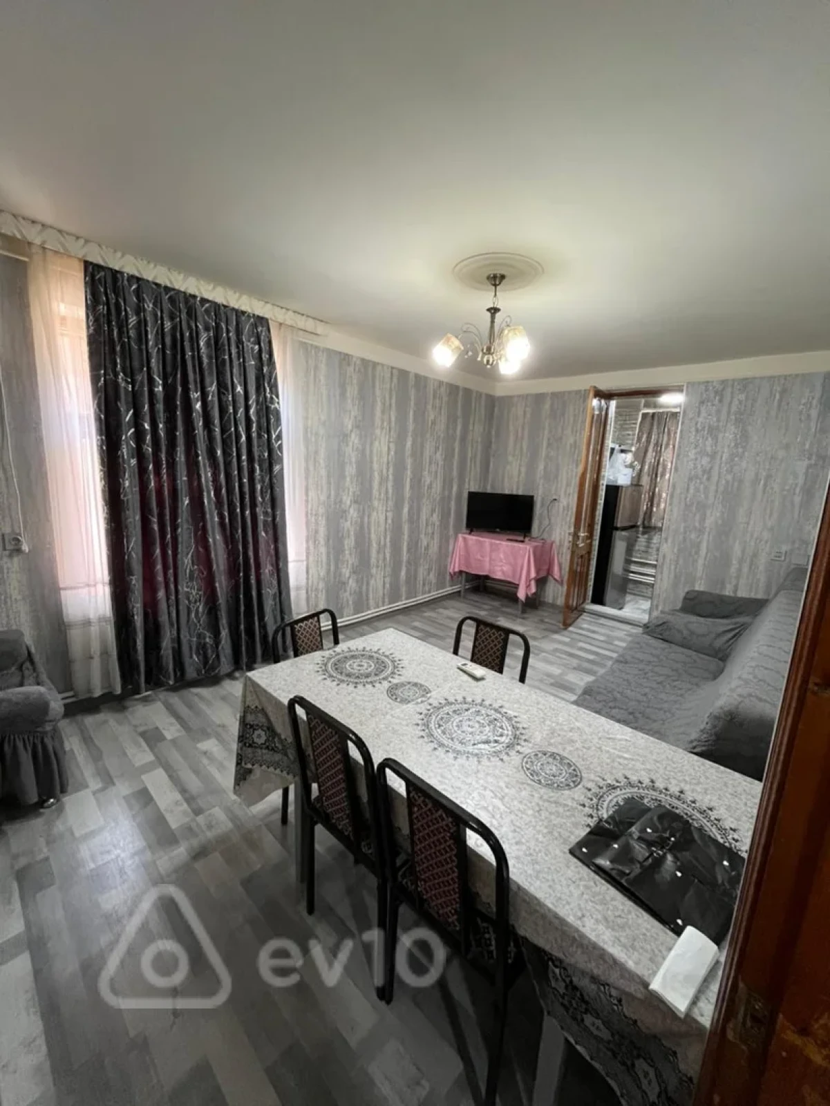 Kirayə verilir 2 otaqlı köhnə tikili 55 m²