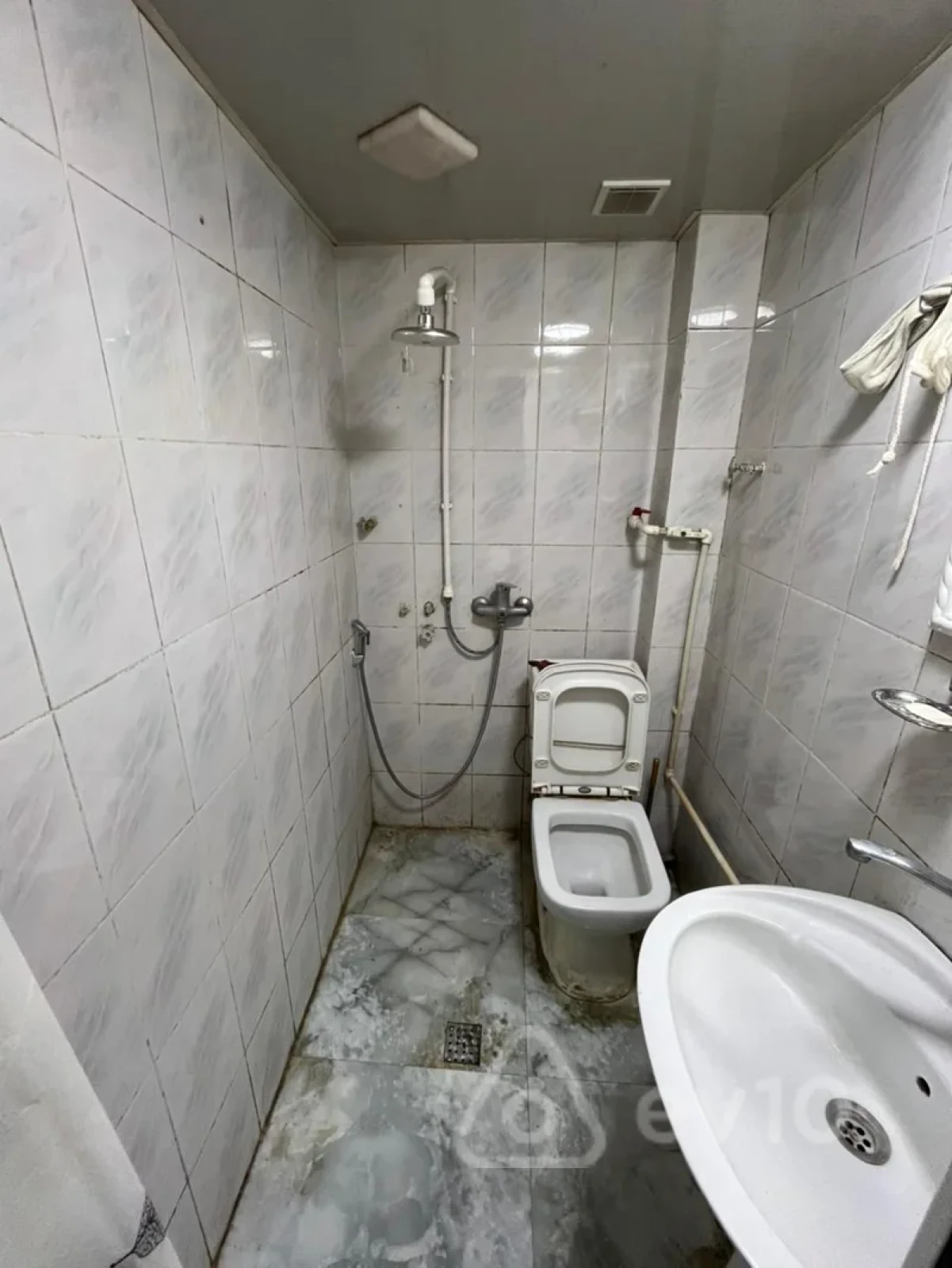 Kirayə verilir 2 otaqlı köhnə tikili 55 m²