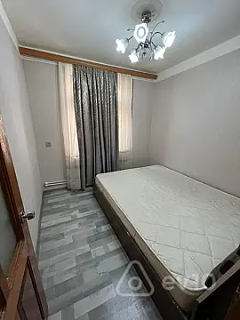 Kirayə verilir 2 otaqlı köhnə tikili 55 m²