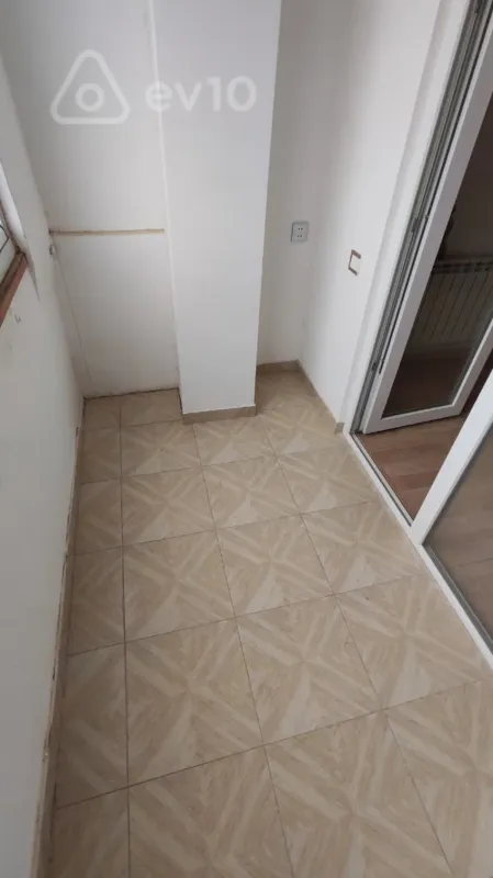 Satılır 2 otaqlı köhnə tikili 68 m²