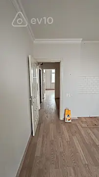 Satılır 2 otaqlı köhnə tikili 68 m²