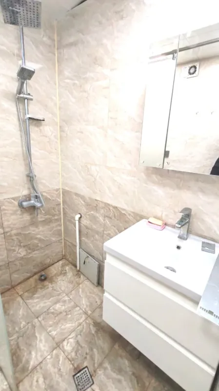 Satılır 2 otaqlı köhnə tikili 68 m²