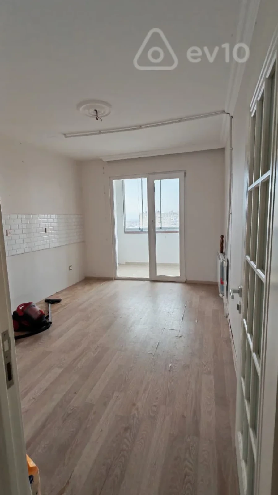 Satılır 2 otaqlı köhnə tikili 68 m²