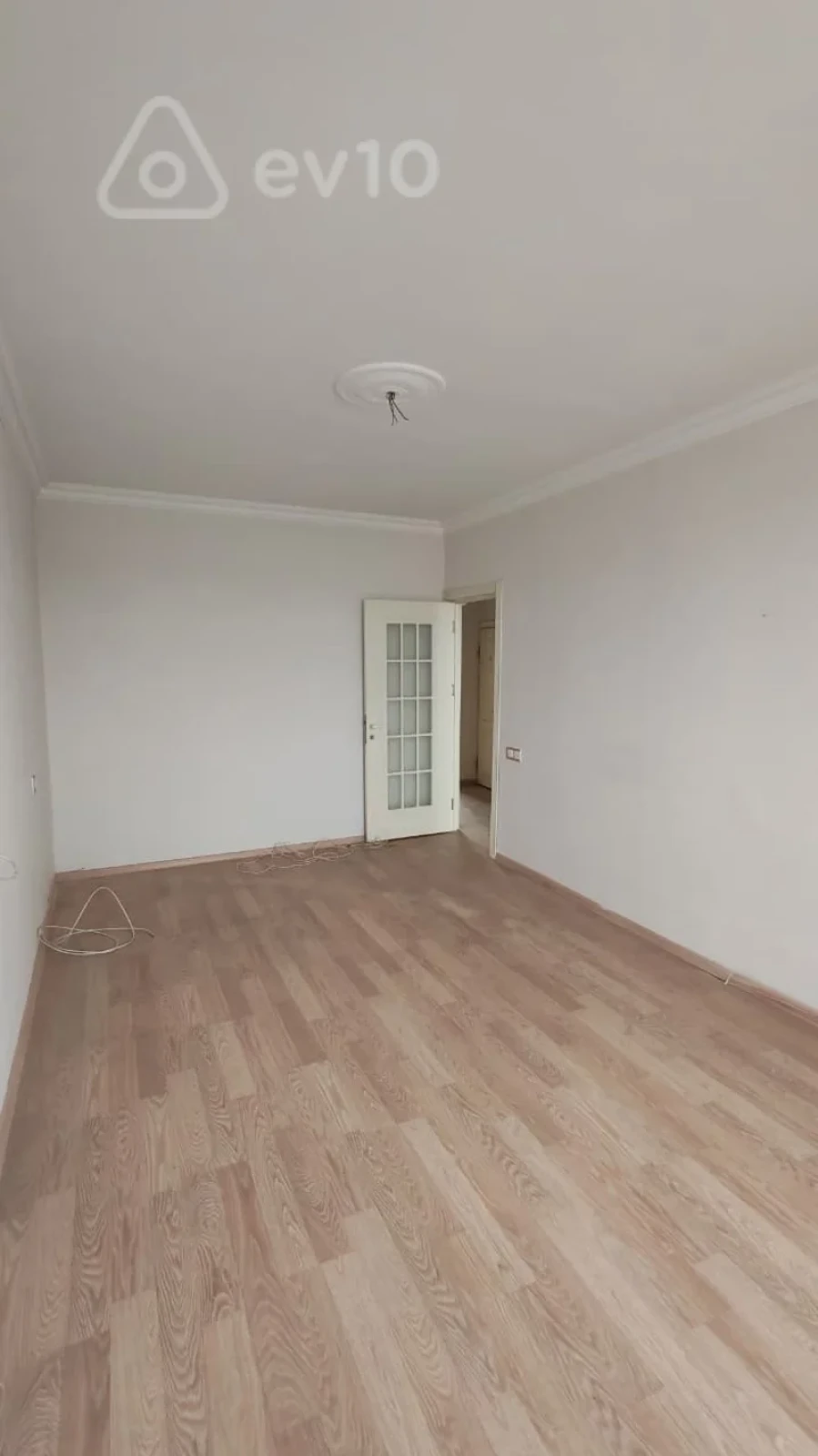 Satılır 2 otaqlı köhnə tikili 68 m²