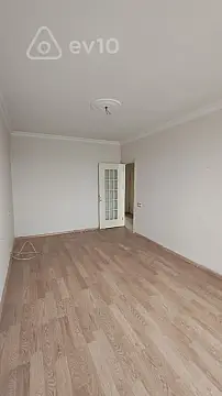 Satılır 2 otaqlı köhnə tikili 68 m²