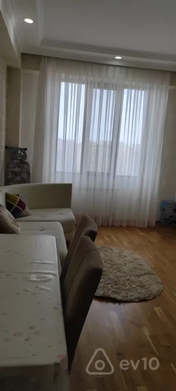 Kirayə verilir 2 otaqlı yeni tikili 50 m²
