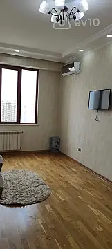 Kirayə verilir 2 otaqlı yeni tikili 50 m²
