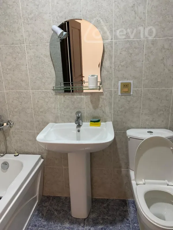 Kirayə verilir 2 otaqlı yeni tikili 76 m²