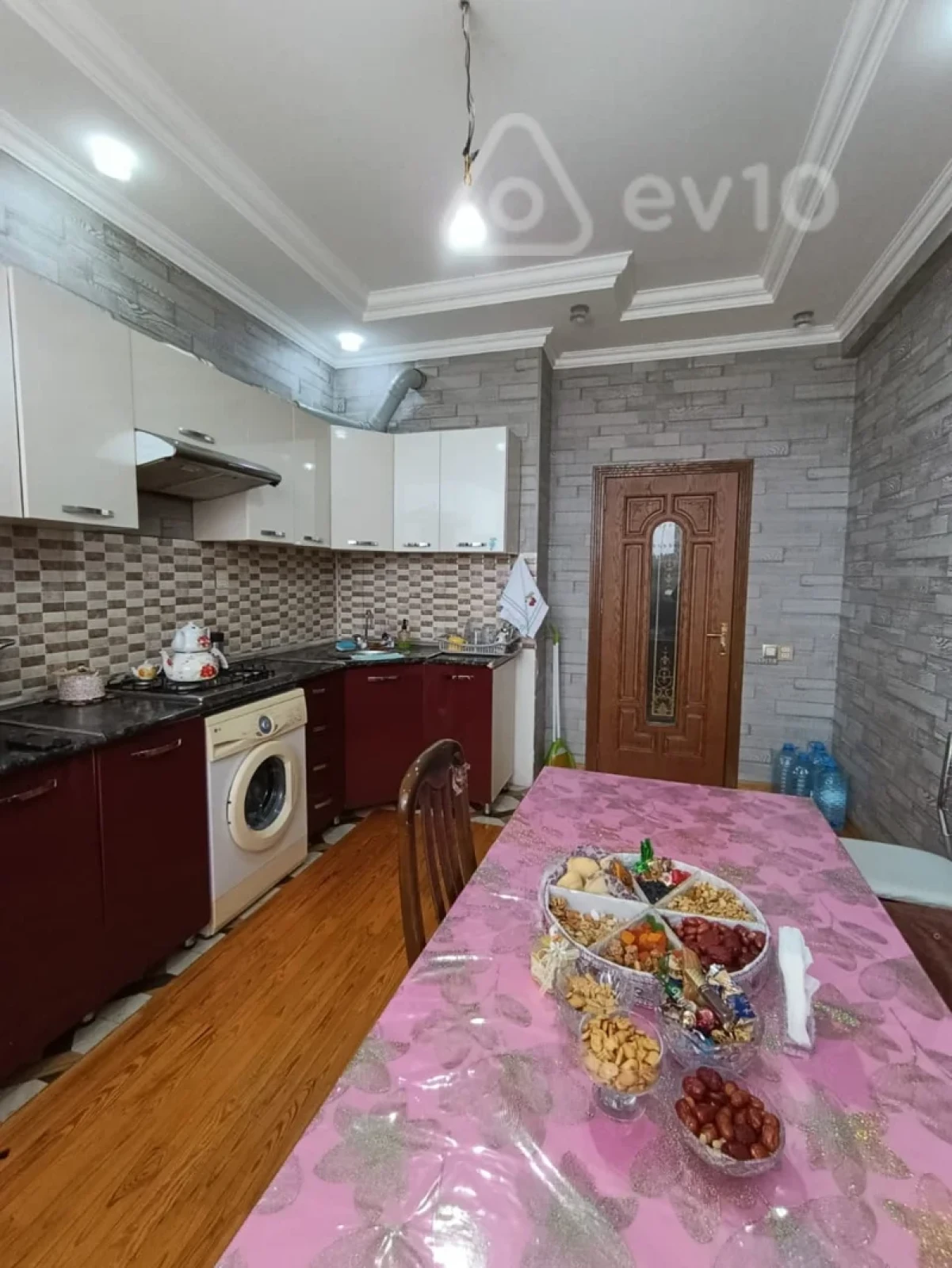 Kirayə verilir 3 otaqlı yeni tikili 100 m²