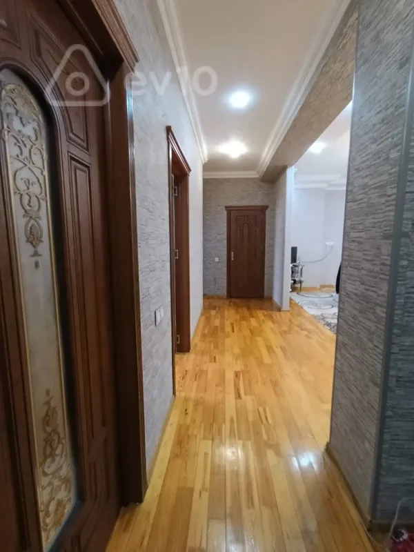 Kirayə verilir 3 otaqlı yeni tikili 100 m²