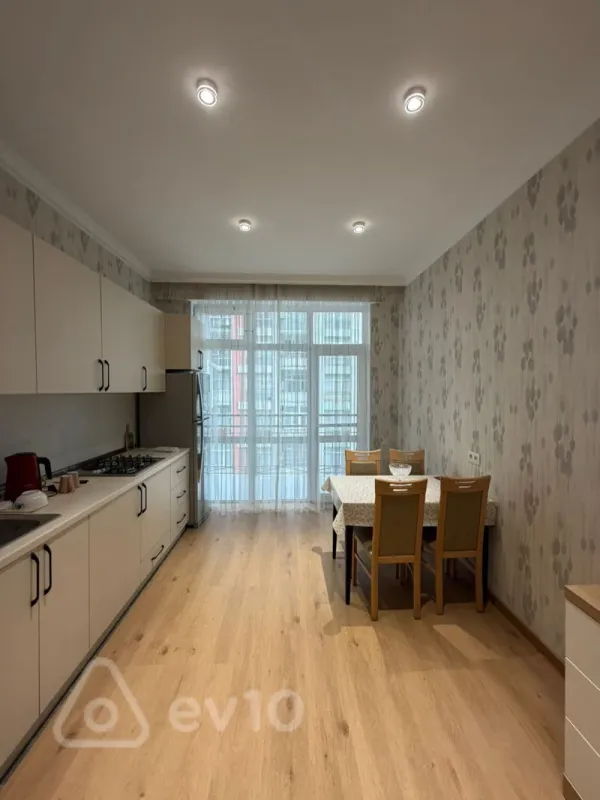 Kirayə verilir 3 otaqlı yeni tikili 100 m²