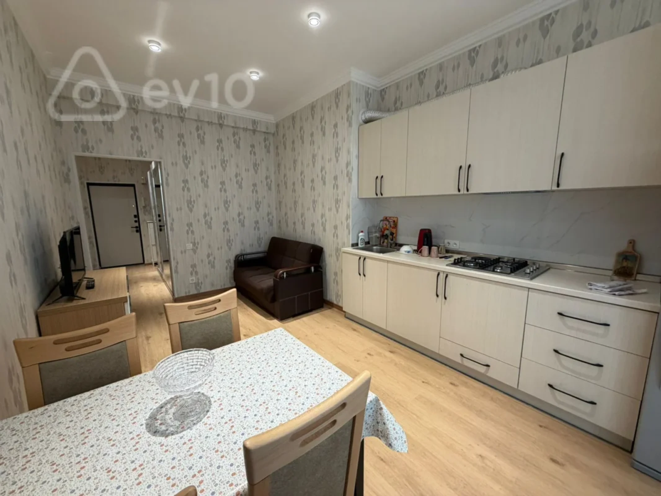 Kirayə verilir 3 otaqlı yeni tikili 100 m²