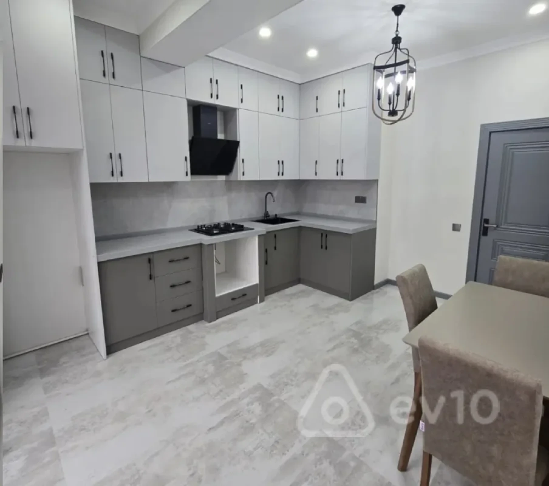 Kirayə verilir 2 otaqlı yeni tikili 65 m²