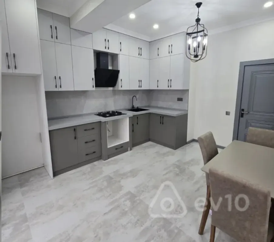 Kirayə verilir 2 otaqlı yeni tikili 65 m²