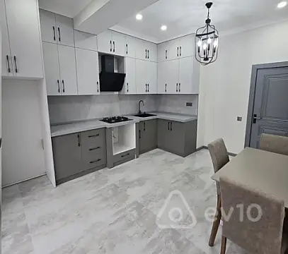 Kirayə verilir 2 otaqlı yeni tikili 65 m²