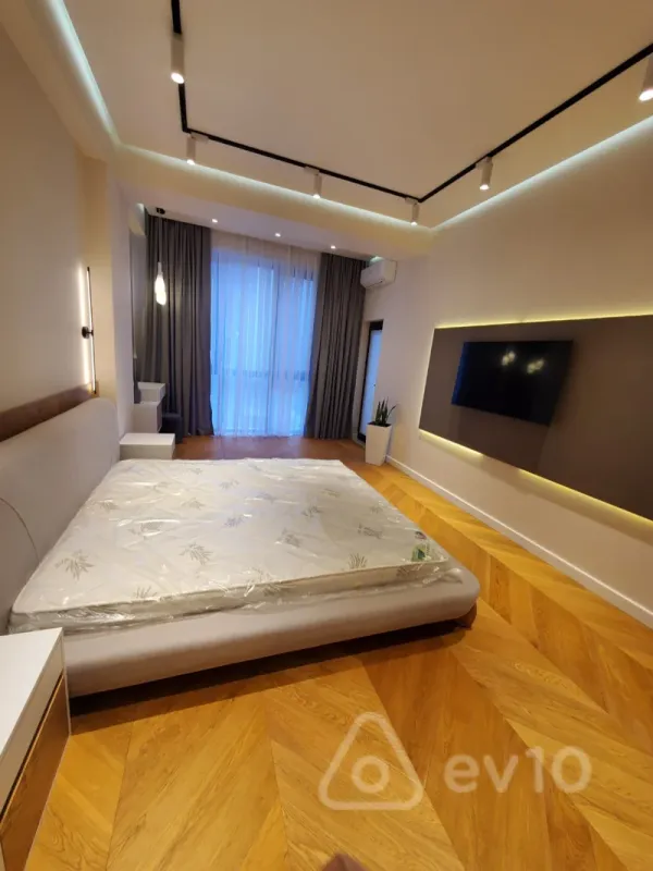 Kirayə verilir 3 otaqlı yeni tikili 170 m²