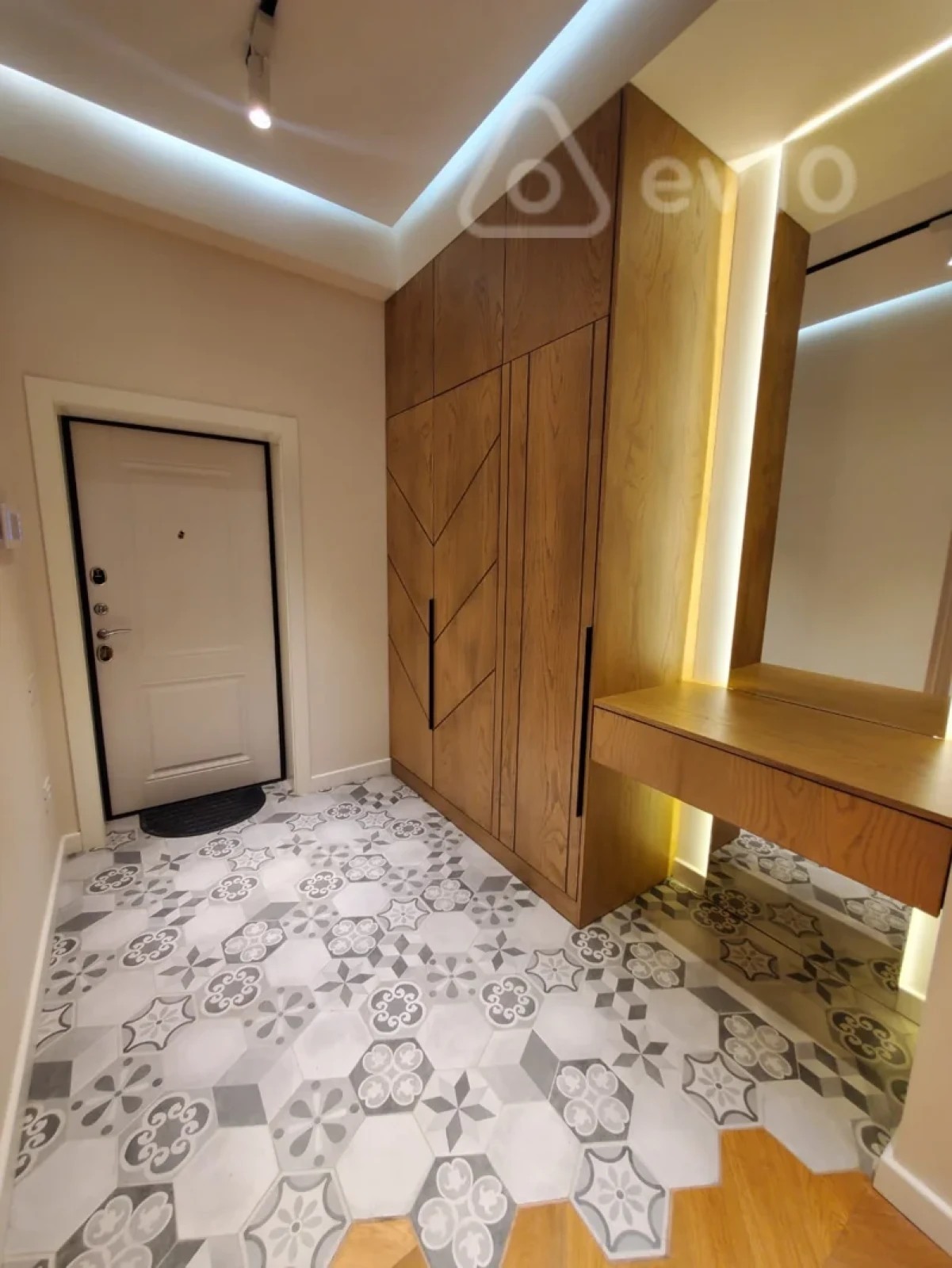 Kirayə verilir 3 otaqlı yeni tikili 170 m²