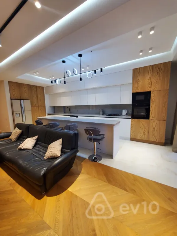 Kirayə verilir 3 otaqlı yeni tikili 170 m²