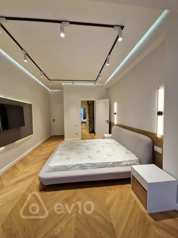 Kirayə verilir 3 otaqlı yeni tikili 170 m²