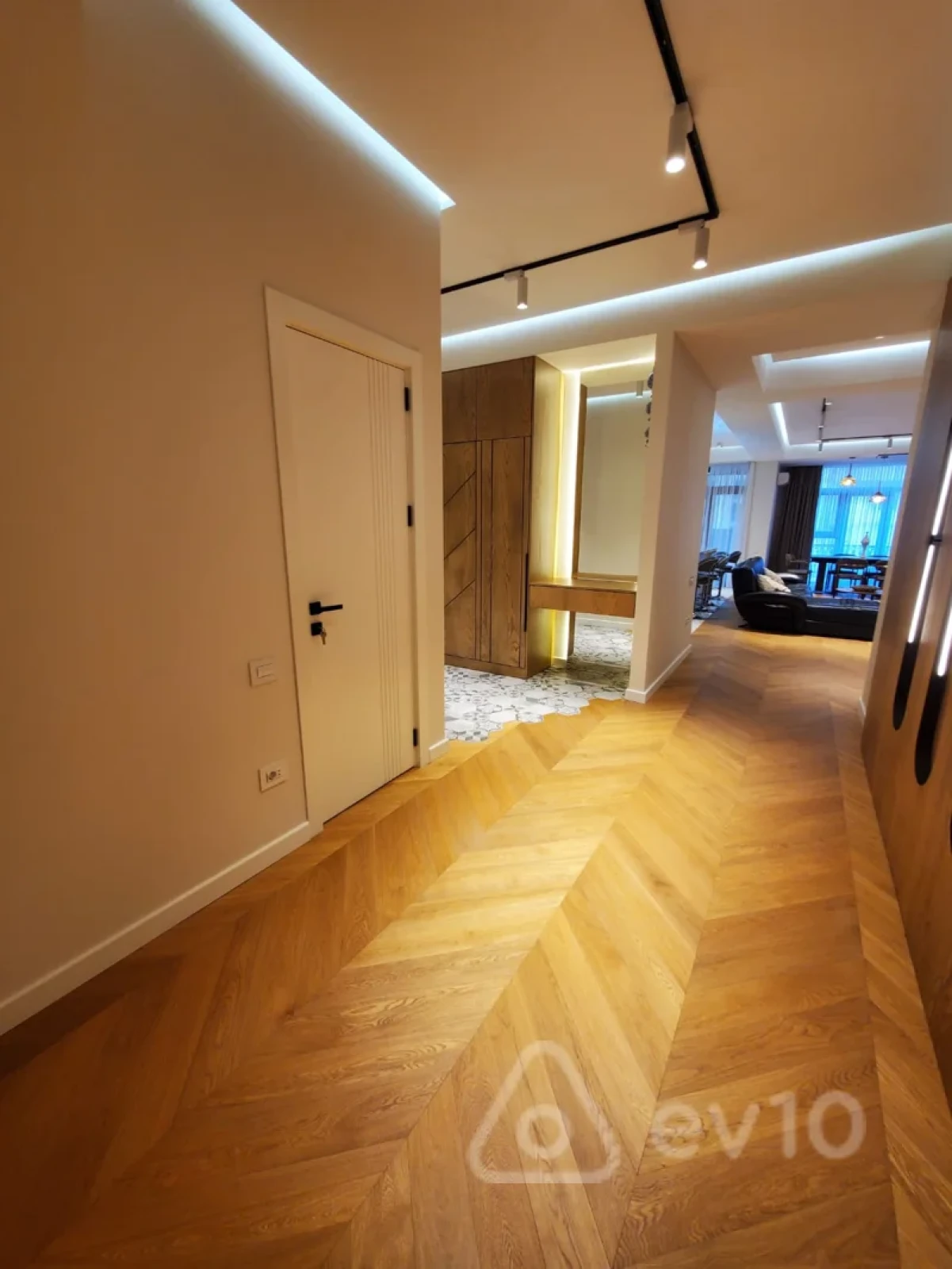 Kirayə verilir 3 otaqlı yeni tikili 170 m²