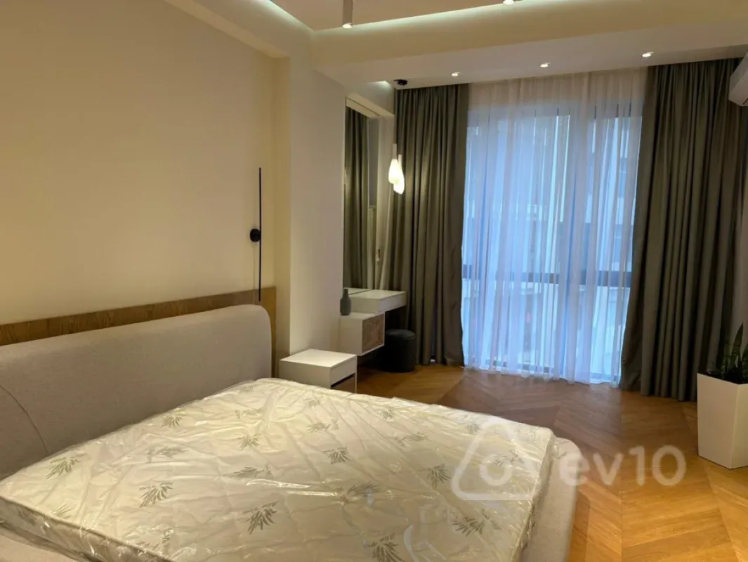 Kirayə verilir 3 otaqlı yeni tikili 170 m²