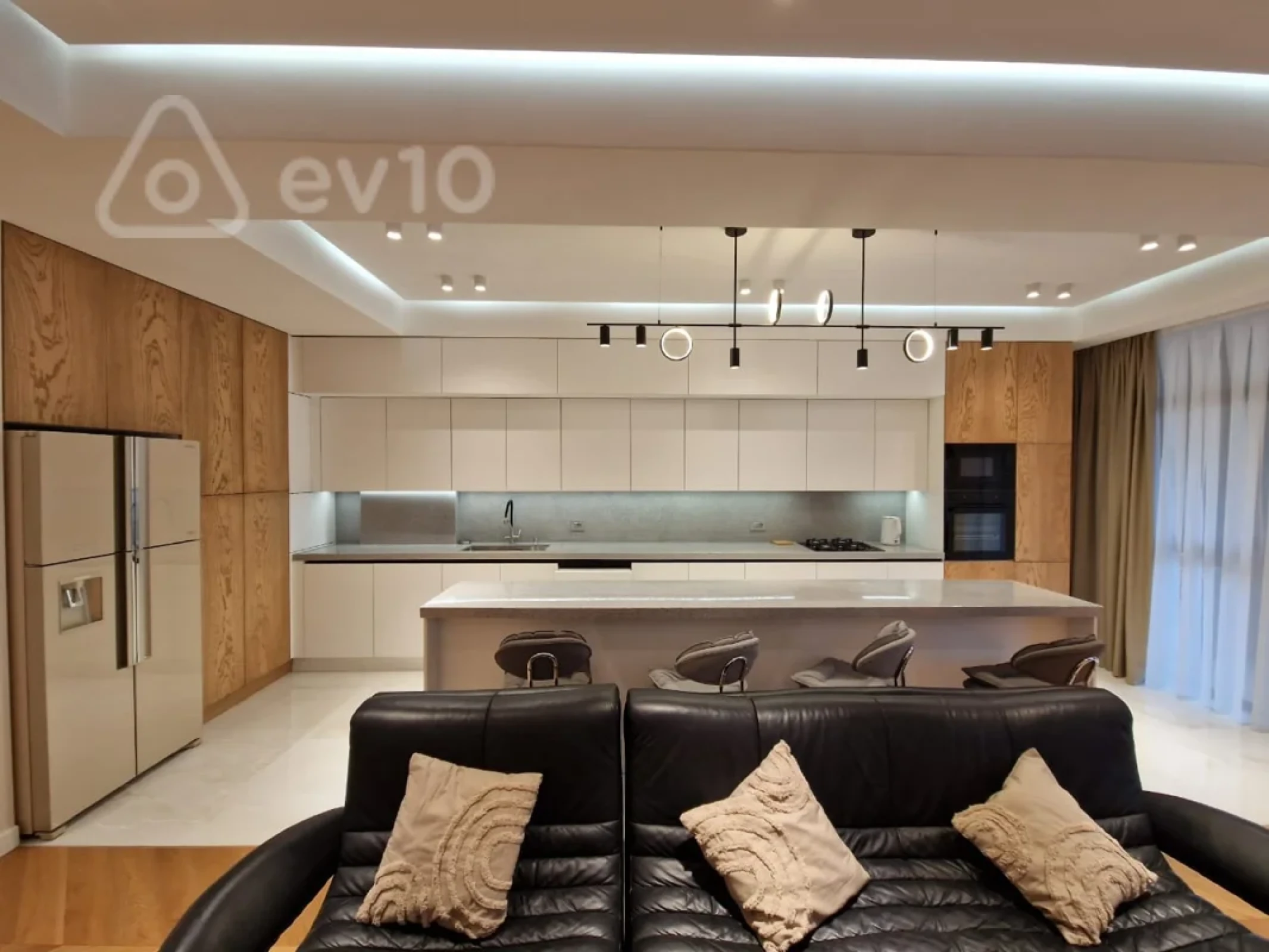 Kirayə verilir 3 otaqlı yeni tikili 170 m²