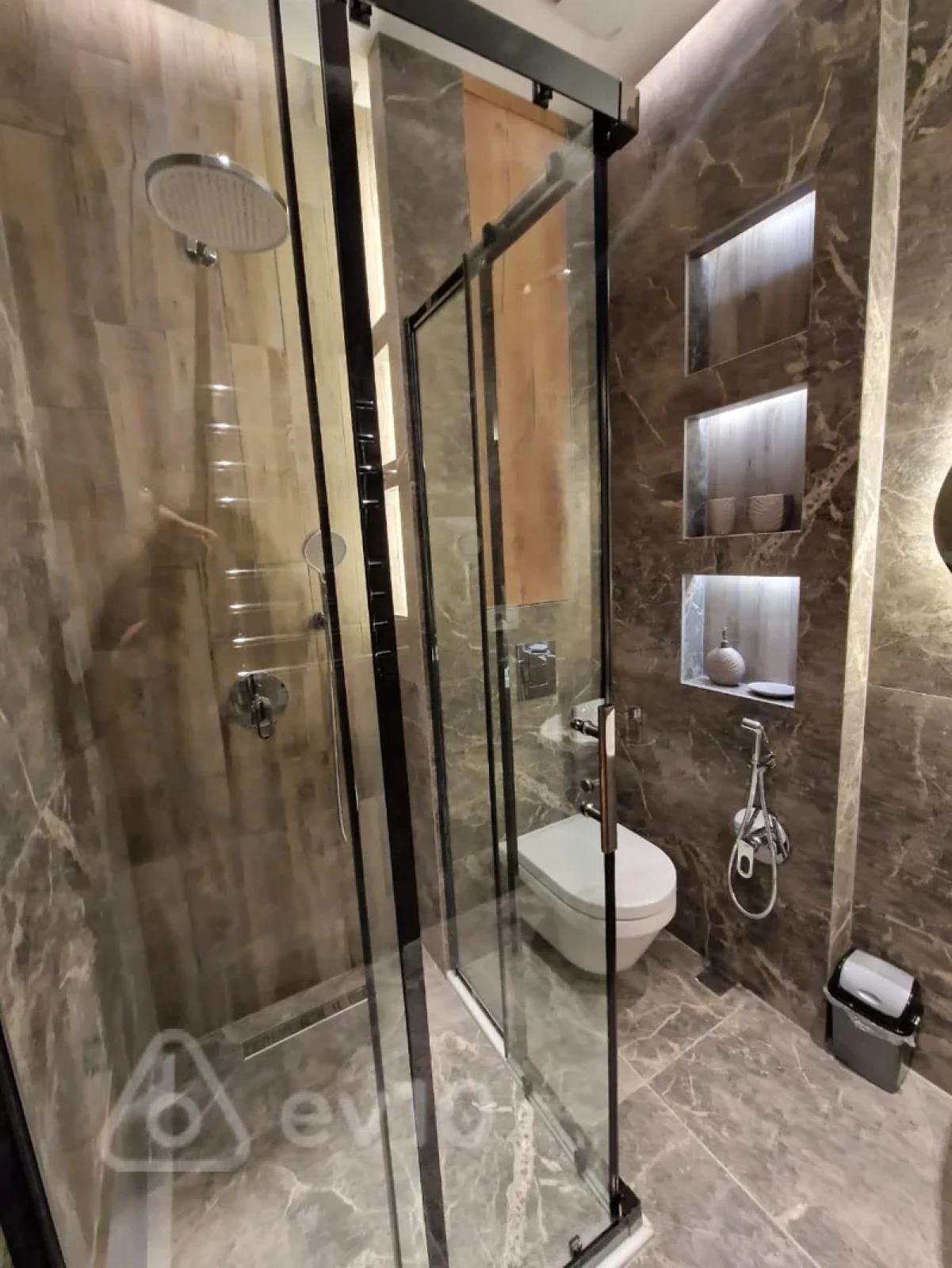 Kirayə verilir 3 otaqlı yeni tikili 170 m²