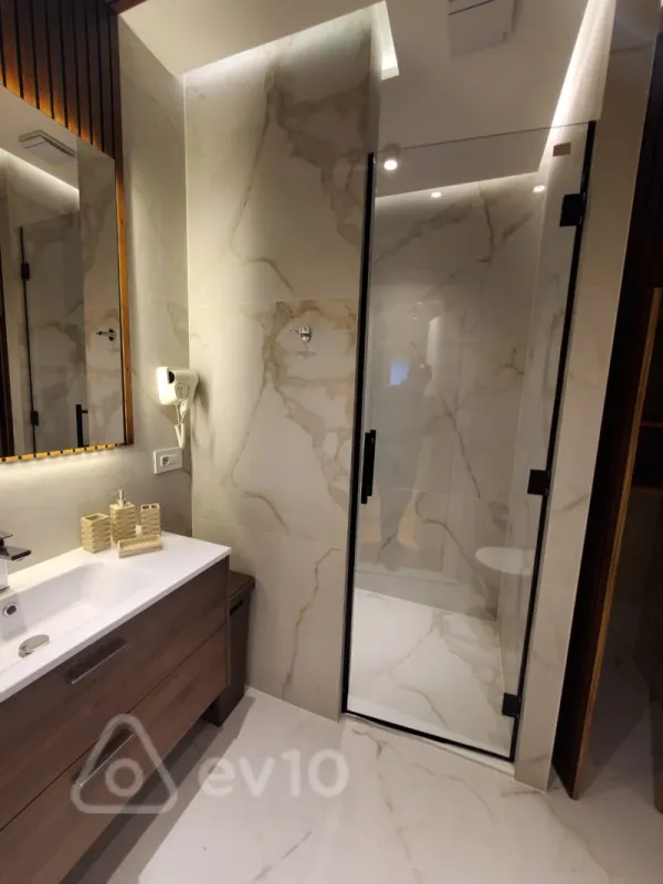 Kirayə verilir 3 otaqlı yeni tikili 170 m²