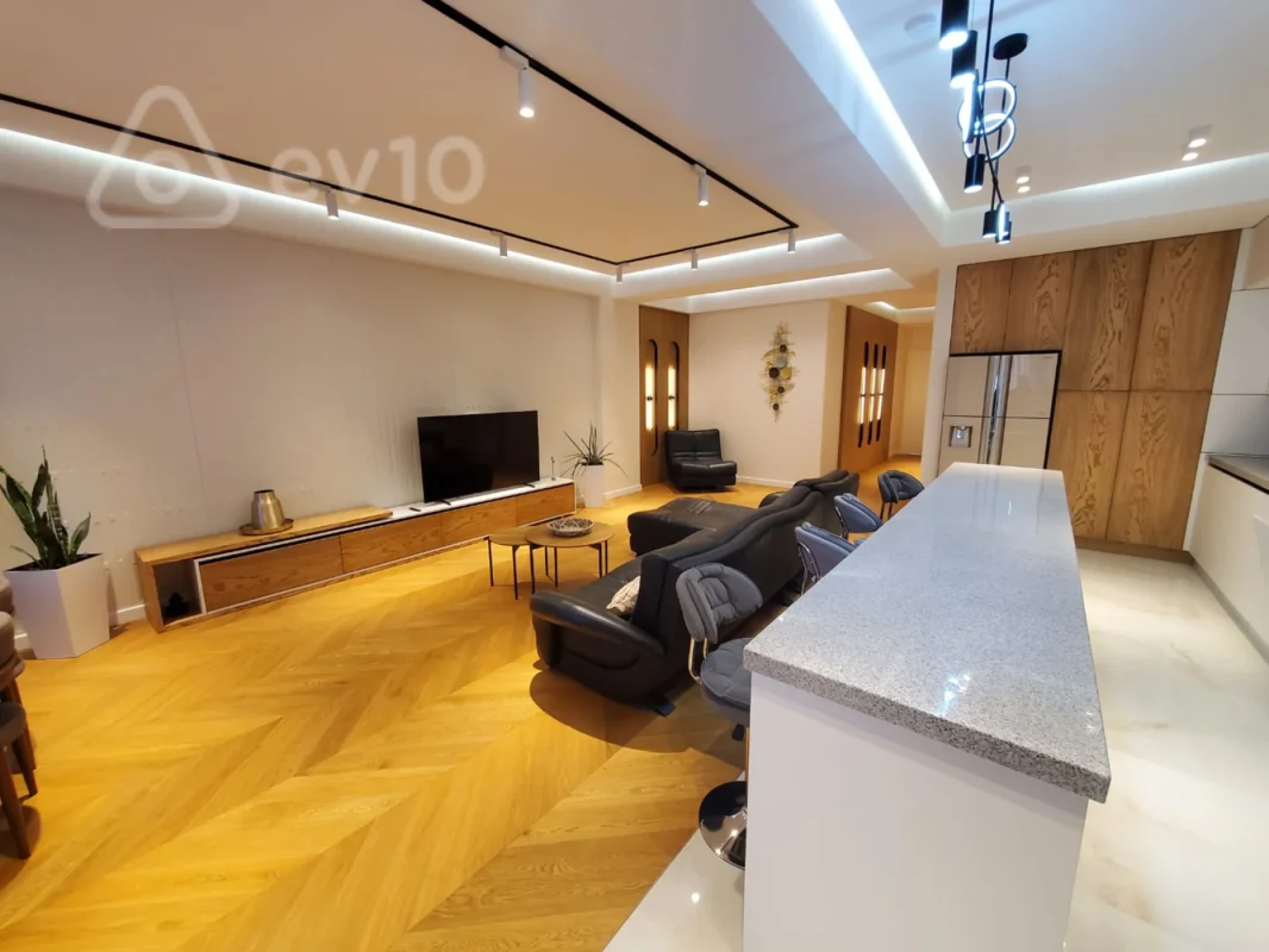 Kirayə verilir 3 otaqlı yeni tikili 170 m²