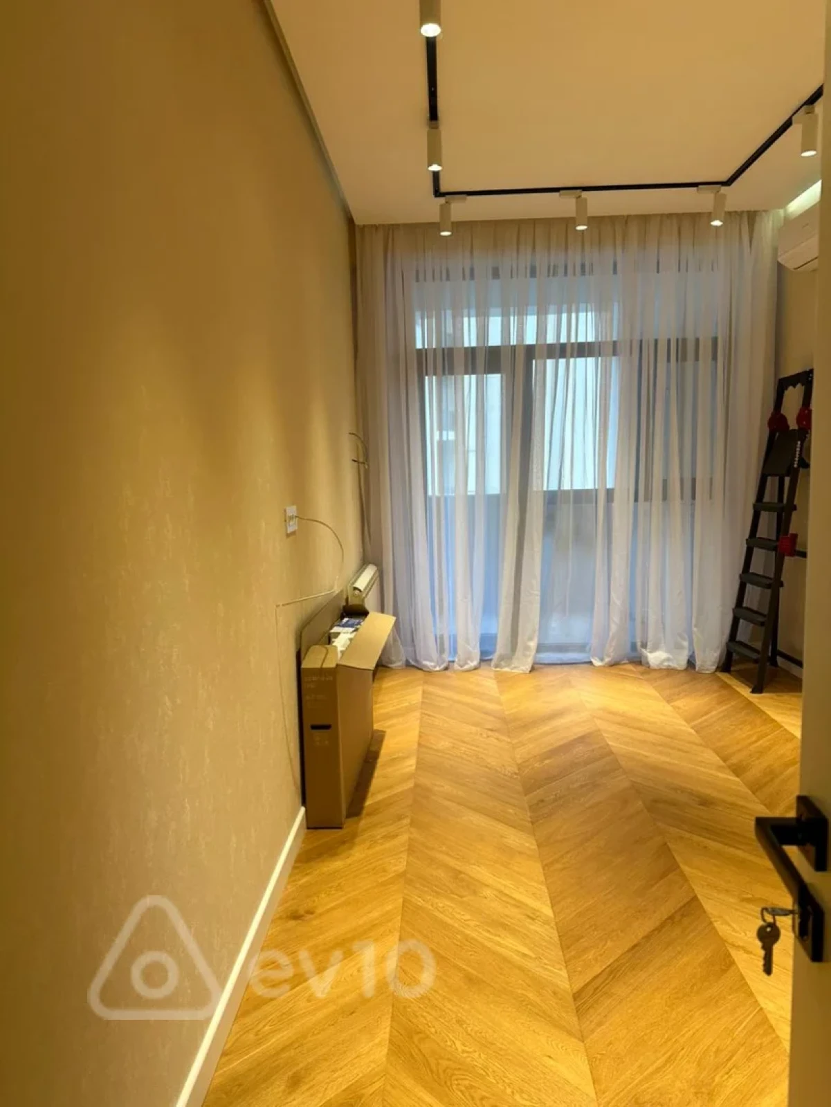 Kirayə verilir 3 otaqlı yeni tikili 170 m²