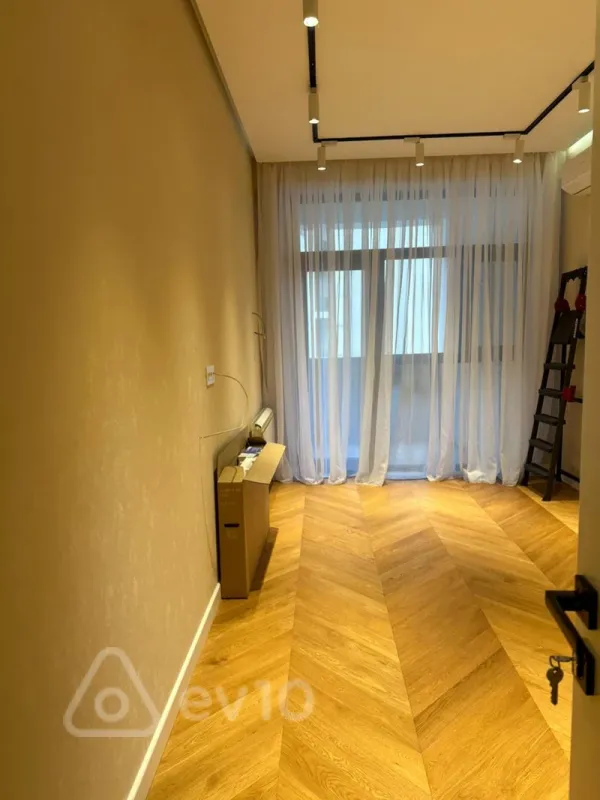 Kirayə verilir 3 otaqlı yeni tikili 170 m²