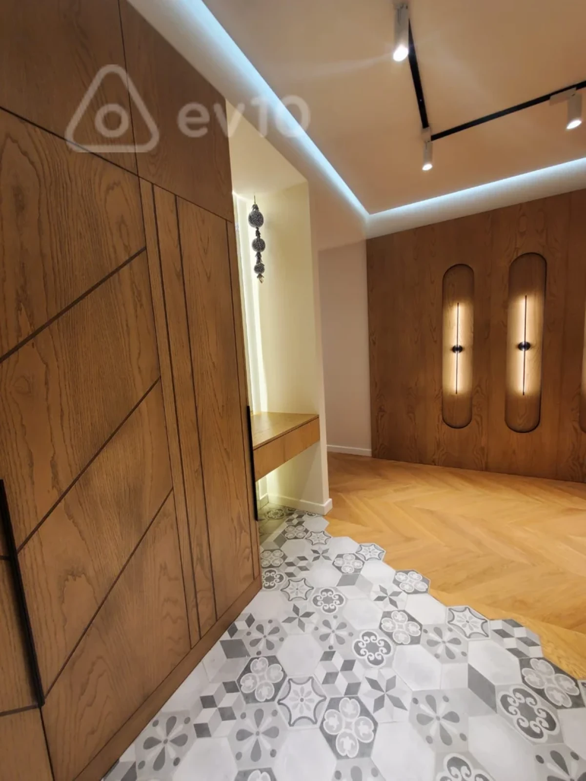Kirayə verilir 3 otaqlı yeni tikili 170 m²
