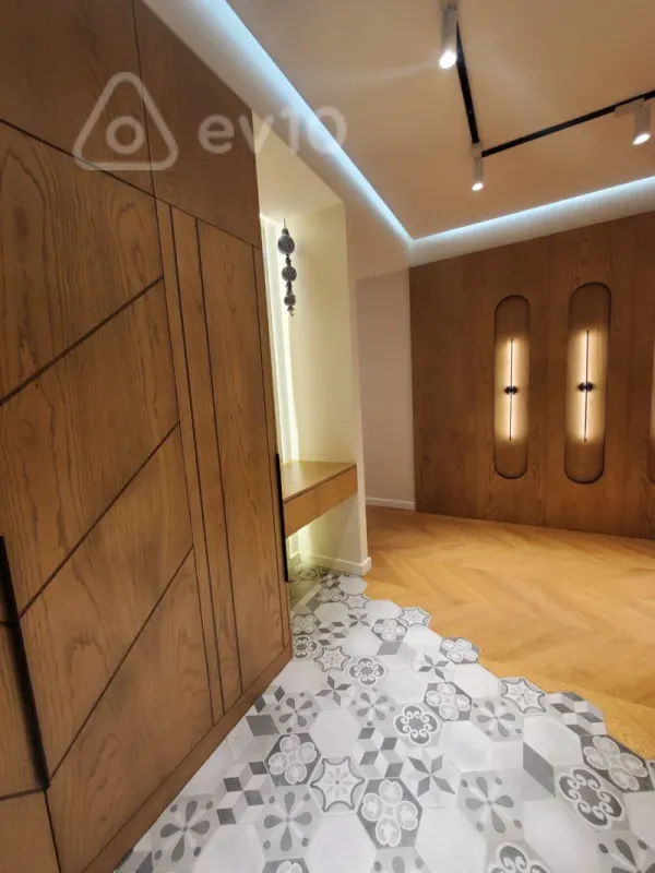Kirayə verilir 3 otaqlı yeni tikili 170 m²